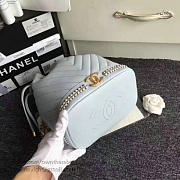 Chanel lambskin drawstring bucket bag light blue | A91885 - 5