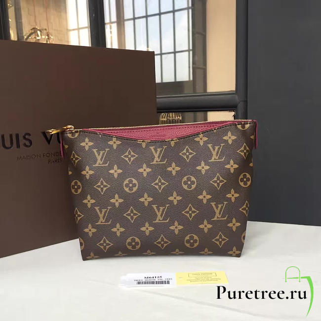 lv pallas beauty case