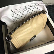 Chanel medium chevron lambskin quilted boy bag beige | A13043  - 5