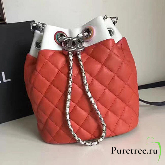 Chanel small drawstring bucket bag in red lambskin | A93730  - 1