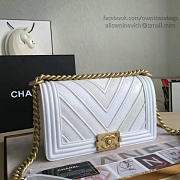 Chanel chevron quilted medium boy bag white | A67086  - 4