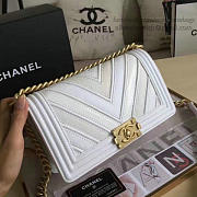 Chanel chevron quilted medium boy bag white | A67086  - 3