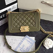 Chanel quilted caviar small boy bag green | A67085 - 6
