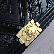 Chanel chevron quilted medium boy bag black | a67086 vs00849 - 6