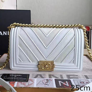 Chanel chevron quilted medium boy bag white | A67086 