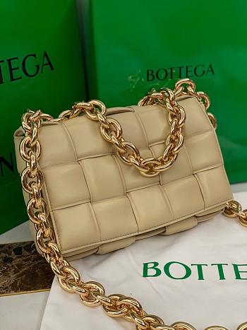 Bottega Veneta Chain Cassette Beige | 631421