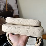 Multi Pochette Accessoires Giant Monogram Creme Leather | M80447 - 6