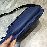 Everyday Beltpack in blue natural grain calfskin | 552375 - 4