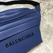 Everyday Beltpack in blue natural grain calfskin | 552375 - 5