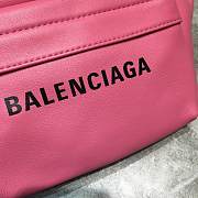 Everyday Beltpack in pink natural grain calfskin | 552375 - 3