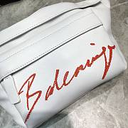 Everyday Beltpack in white print logo natural grain calfskin | 552375 - 6