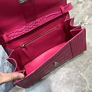 Hourglass Top Handle Bag in Shiny crocodile embossed cafslin Pink - 4