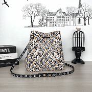 Louis Vuitton Neonoe Giant Jungle Shoulder Bag | M44679 - 4