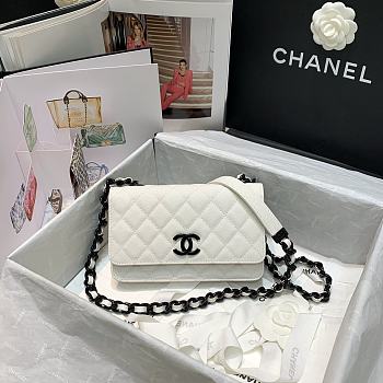 Chanel Classic Flap Bag White Black 19cm | 81059