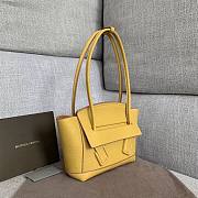 BOTTEGA VENETA Ladies grainy calfskin Top-handle bag yellow | 580725 - 6