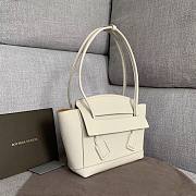 BOTTEGA VENETA Ladies grainy calfskin Top-handle bag white | 580725 - 2