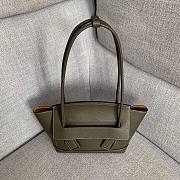 BOTTEGA VENETA Ladies grainy calfskin Top-handle bag gray | 580725 - 6