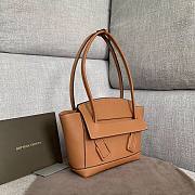 BOTTEGA VENETA Ladies grainy calfskin Top-handle bag brown | 580725 - 3