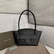 BOTTEGA VENETA Ladies grainy calfskin Top-handle bag black | 580725 - 1