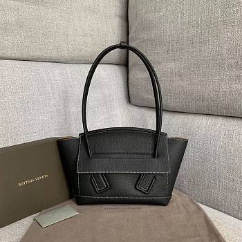 BOTTEGA VENETA Ladies grainy calfskin Top-handle bag black | 580725