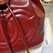 Chanel Shiny Red Bucket Bag |1946 - 6