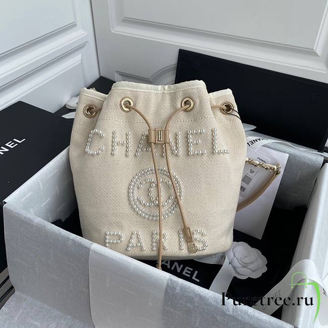 Chanel deauville White leather bucket bag - 1