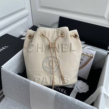 Chanel deauville White leather bucket bag