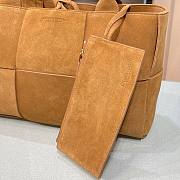 Bottega Veneta Intrecciato velvet tote brown bag 02 | 609175 - 2