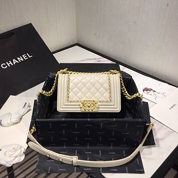 Chanel Boy Bag Smooth Leather White 20 | 67085