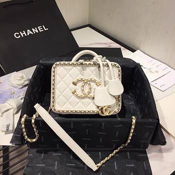 Chanel Vanity Case Bag Grained Calfskin White | AS1785