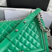 Chanel quilted lambskin medium boy bag metal hardware green | A67086 - 5