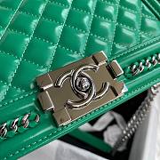 Chanel quilted lambskin medium boy bag metal hardware green | A67086 - 3