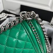 Chanel quilted lambskin medium boy bag metal hardware green | A67086 - 2