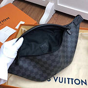 LV Discovery Bumbag Monogram Eclipse Canvas in Grey | M43644 - 5