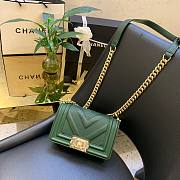 Chanel Calfskin Patchwork Chevron Boy Flap Bag Green 20cm | A67086  - 2