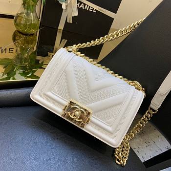 Chanel Calfskin Patchwork Chevron Boy Flap Bag White 20cm | A67086
