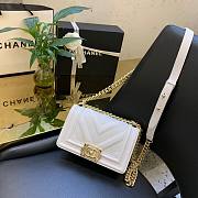 Chanel Calfskin Patchwork Chevron Boy Flap Bag White 20cm | A67086 - 4