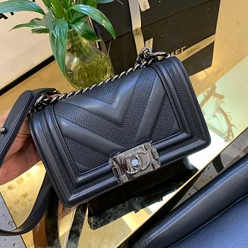 Chanel Calfskin Patchwork Chevron Boy Flap Bag Black 20cm | A67086