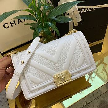 Chanel Calfskin Patchwork Chevron Boy Flap Bag White 25cm | A67086