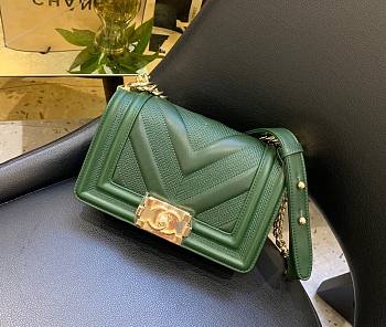 Chanel Calfskin Patchwork Chevron Boy Flap Bag Green 20cm | A67086 