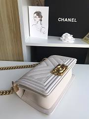 Chanel Iridescent Chevron Grained Leather Boy Flap White Bag / Gold Hardware 20cm - 5