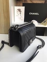 Chanel Iridescent Chevron Grained Leather Boy Flap Black Bag / Black Hardware 20cm - 6