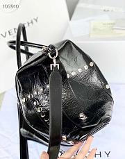 Givency Small Antigona Soft Bag In Shiny Leather | BB50F2B11E - 5