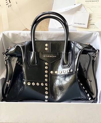 Givency Medium Antigona Soft Bag In Shiny Leather | BB50F2B11E