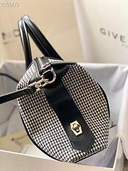 Givency Medium Antigona Soft Bag In Black Leather | BB50F2B11E - 6