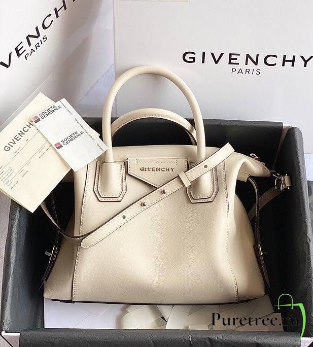 Givency Small Antigona Soft Bag In Creme Leather | BB50F2B11E - 1