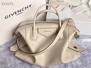Givency Medium Antigona Soft Bag In Creme Leather | BB50F2B11E