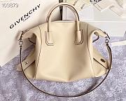 Givency Medium Antigona Soft Bag In Creme Leather | BB50F2B11E - 2