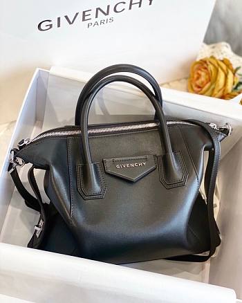 Givency Small Antigona Soft Bag In Black Leather | BB50F2B11E