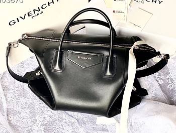 Givency Medium Antigona Soft Bag Black Leather | BB50F2B11E